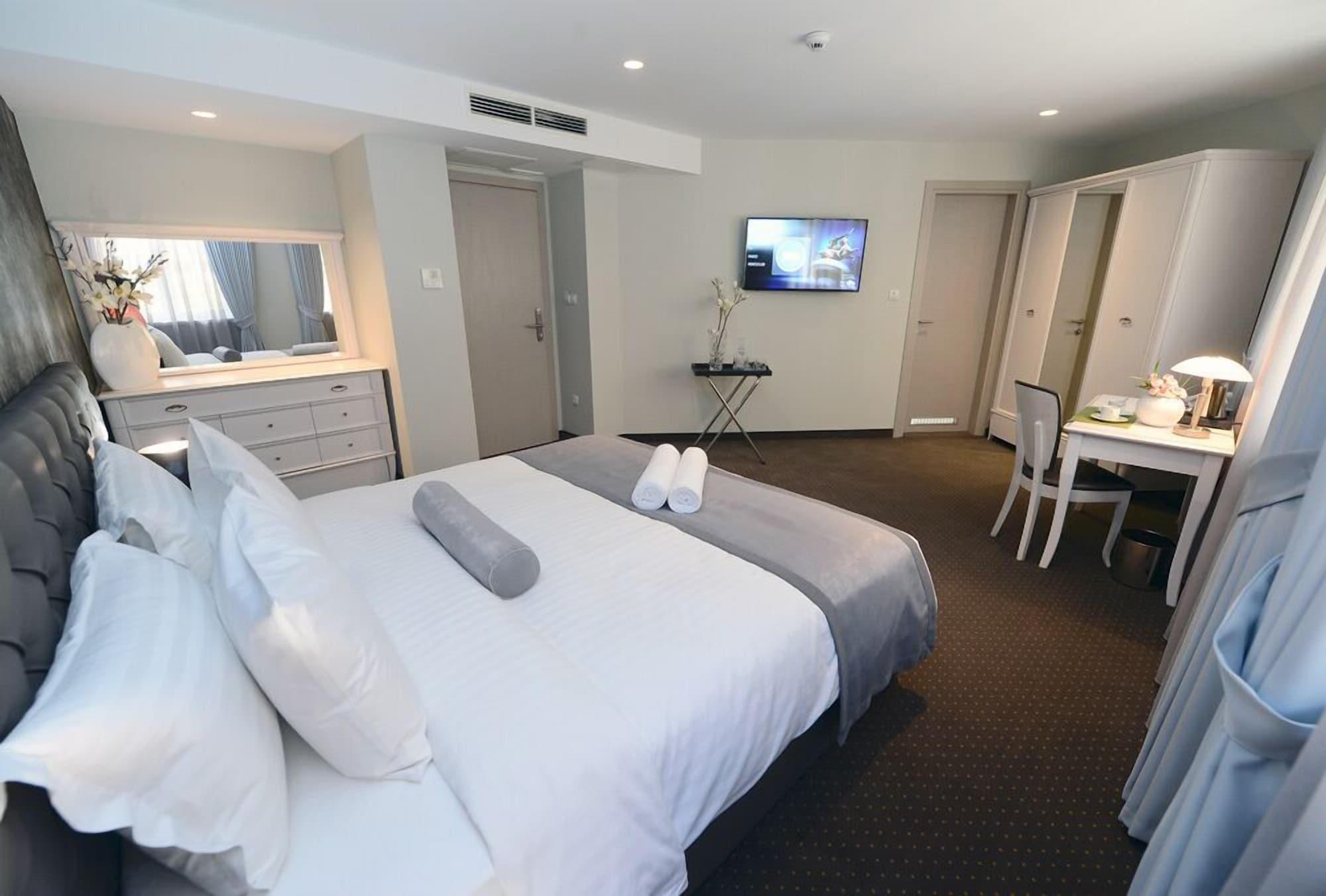 Alexandar Square Boutique Hotel Skopje Extérieur photo